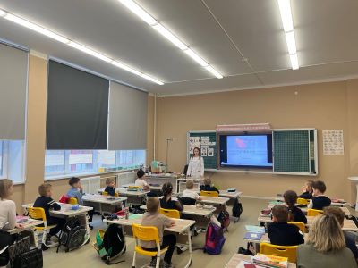  Студенты СГМУ рассказали школьникам о правилах гигиены на занятиях лектория «Санпросвет»