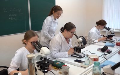 Выпускники СГМУ направления подготовки "Медицинская биохимия" играют огромную роль к лечении пациентов через помощь в постановке диагнозов, многие из которых можно подтвердить только в лаборатории