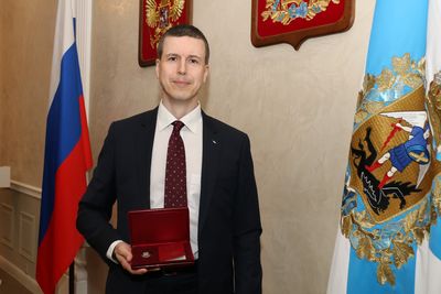 Денису Владимировичу Мизгиреву, д.м.н., профессору кафедры хирургии СГМУ вручили высокую государственную награду - Заслуженный врач Российской Федерации