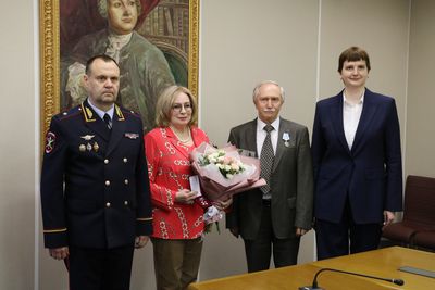 Сегодня на заседании ученого совета СГМУ начальник УМВД по Архангельской области вручил ведомственные награды сотрудникам университета