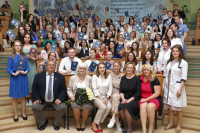 Дипломы получили выпускники факультета сестринского образования и факультета клинической психологии, социальной работы и адаптивной физической культуры.