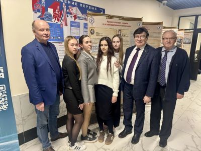 В преддверии Дня Победы в Эколого-биологическом лицее прошла выставка СГМУ  