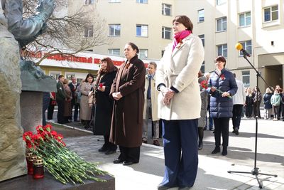 Торжественное мероприятие «Свеча Победы» состоялось сегодня во внутреннем дворике Северного государственного медицинского университета