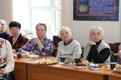Студенты и руководство СГМУ поздравили ветеранов университета с Днём Победы