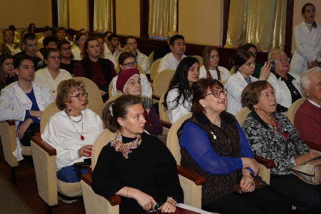 В СГМУ прошел симпозиум, посвященный 90-летию профессора Геннадия Щурова и 20-летию Общества изучения истории медицины Европейского Севера